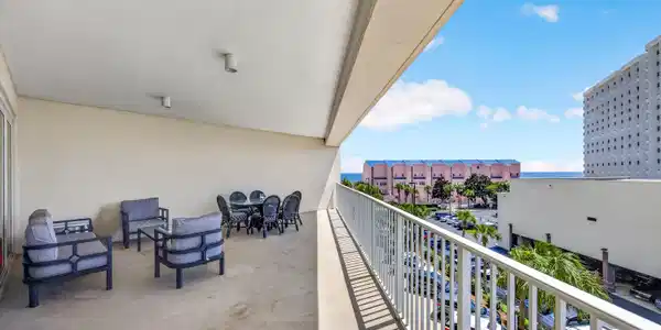 Image 3: Large balcony