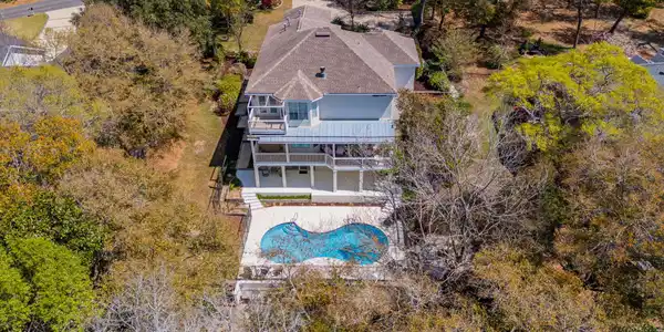 2760 Edgewater Drive