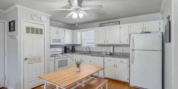 Image 3: Kitchen/Dining