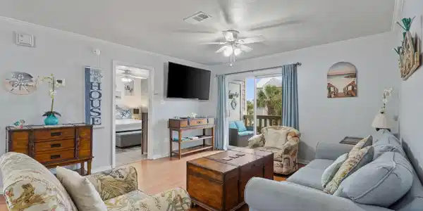Image 4: Open Living area