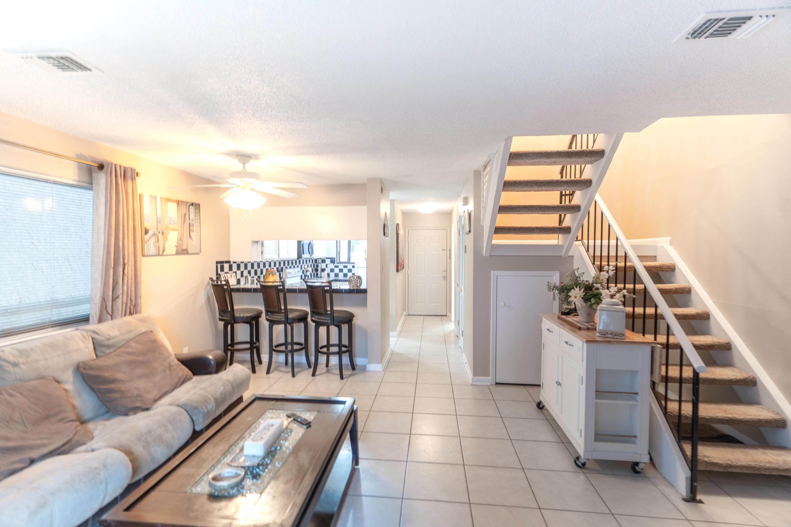 Image 3: Living Room