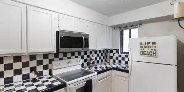 Image 4: Kitchen 2
