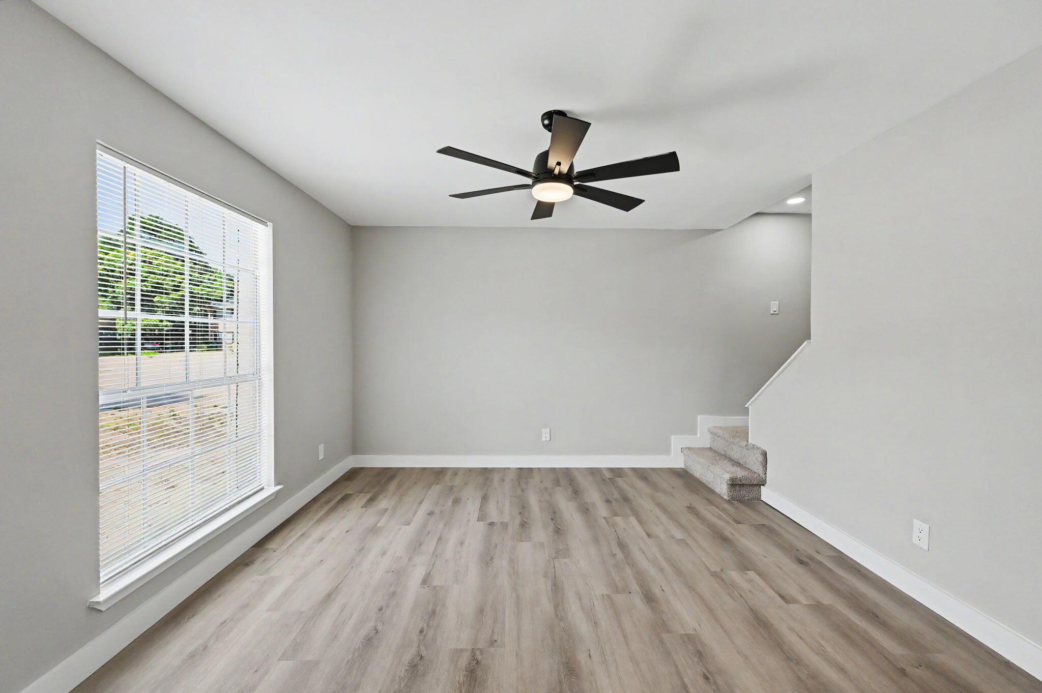 Image 2: 4-web-or-mls-136-valencia-dr