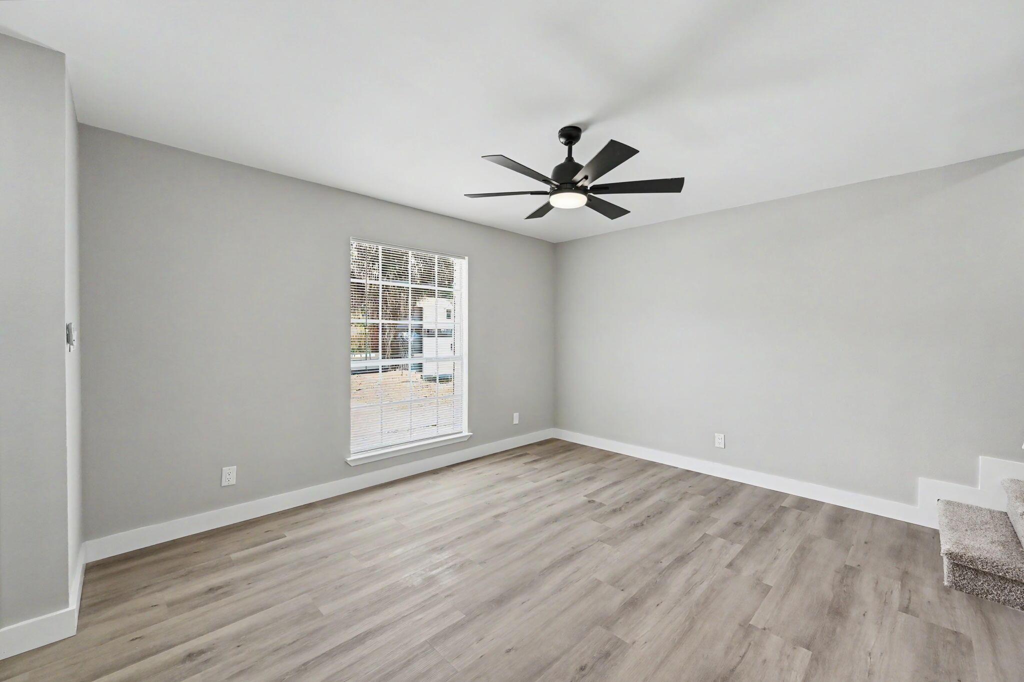Image 3: 5-web-or-mls-136-valencia-dr