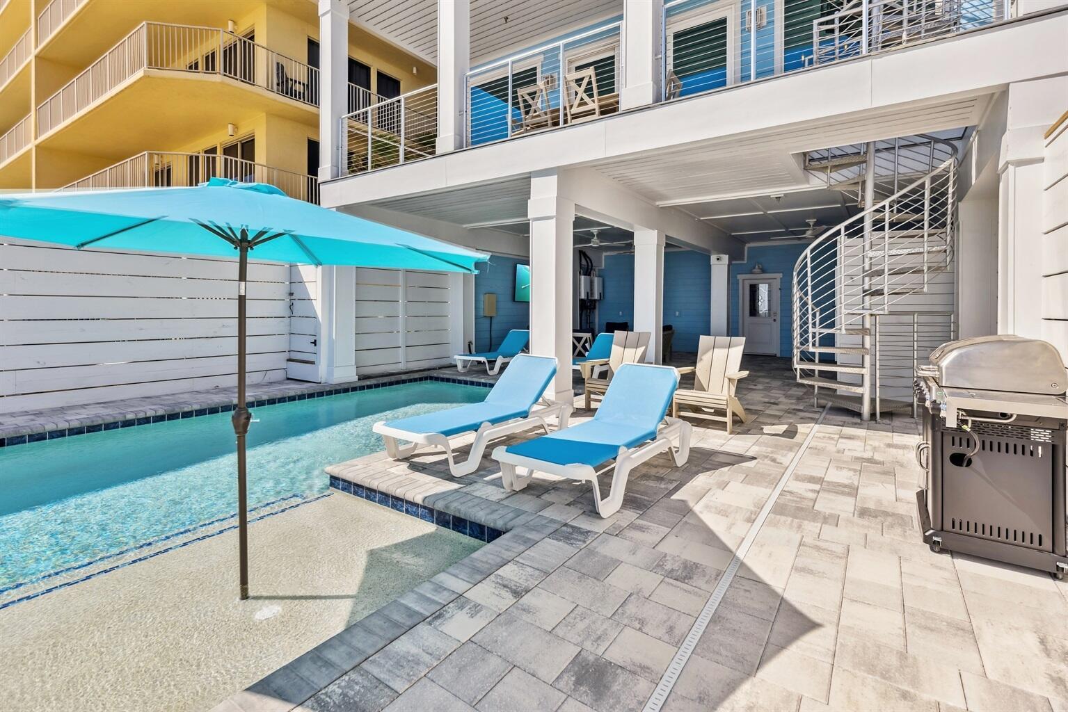 Image 3: Gulf Front Deck