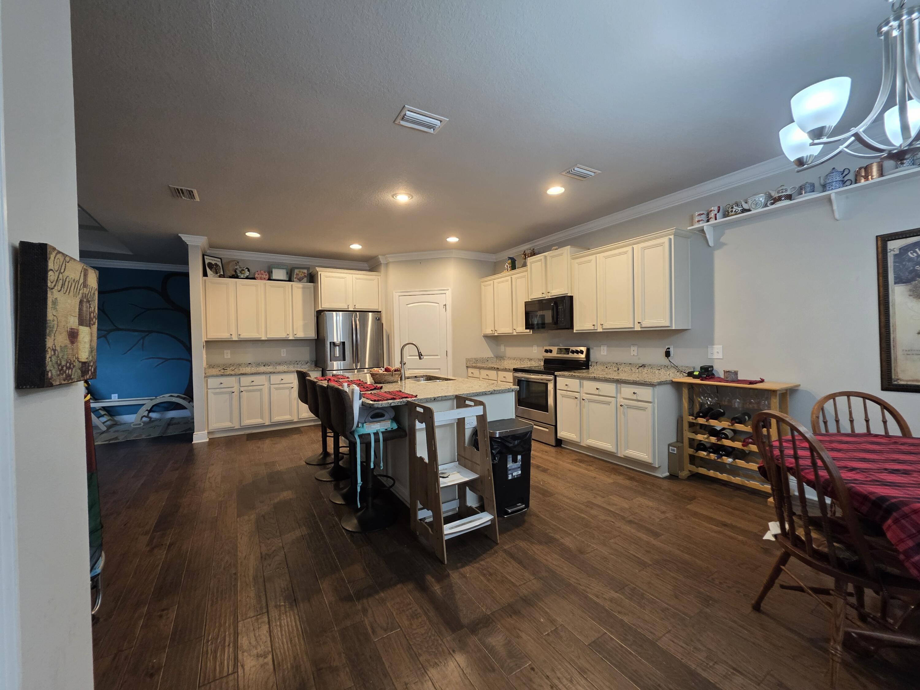 Image 4: Kitchen