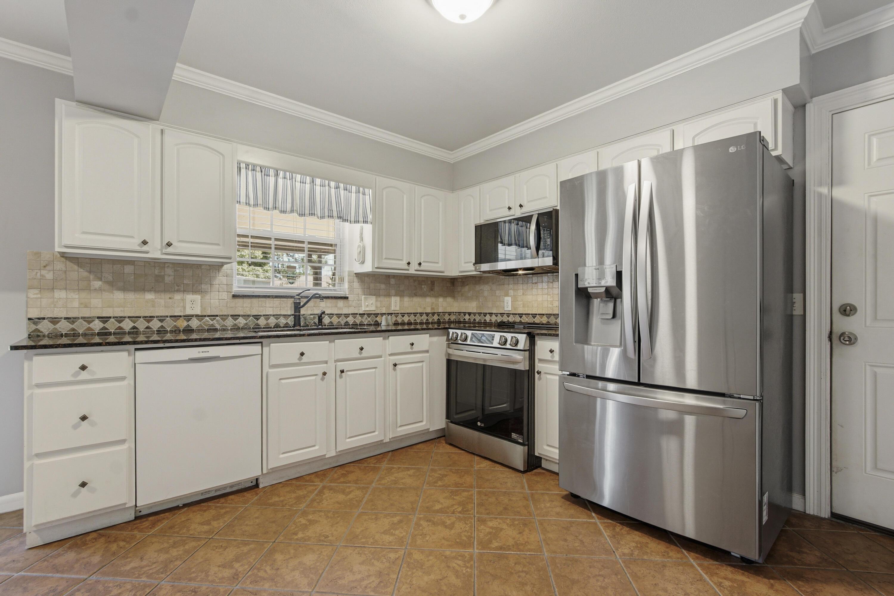 Image 4: 2704 Drummond Avenue
