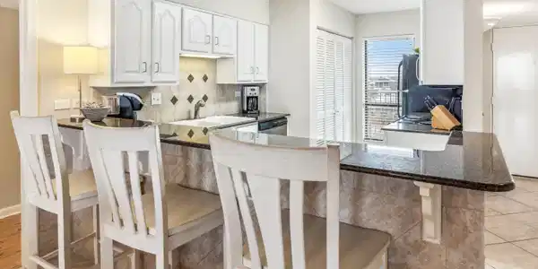Image 3: Breakfast Bar
