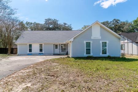 944 Ridgewood Way