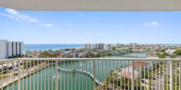 Image 2: Balcony 1207