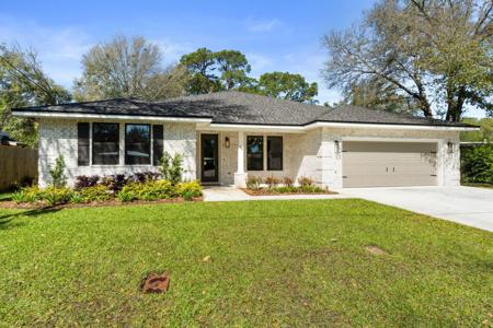 85 NE Laurie Drive