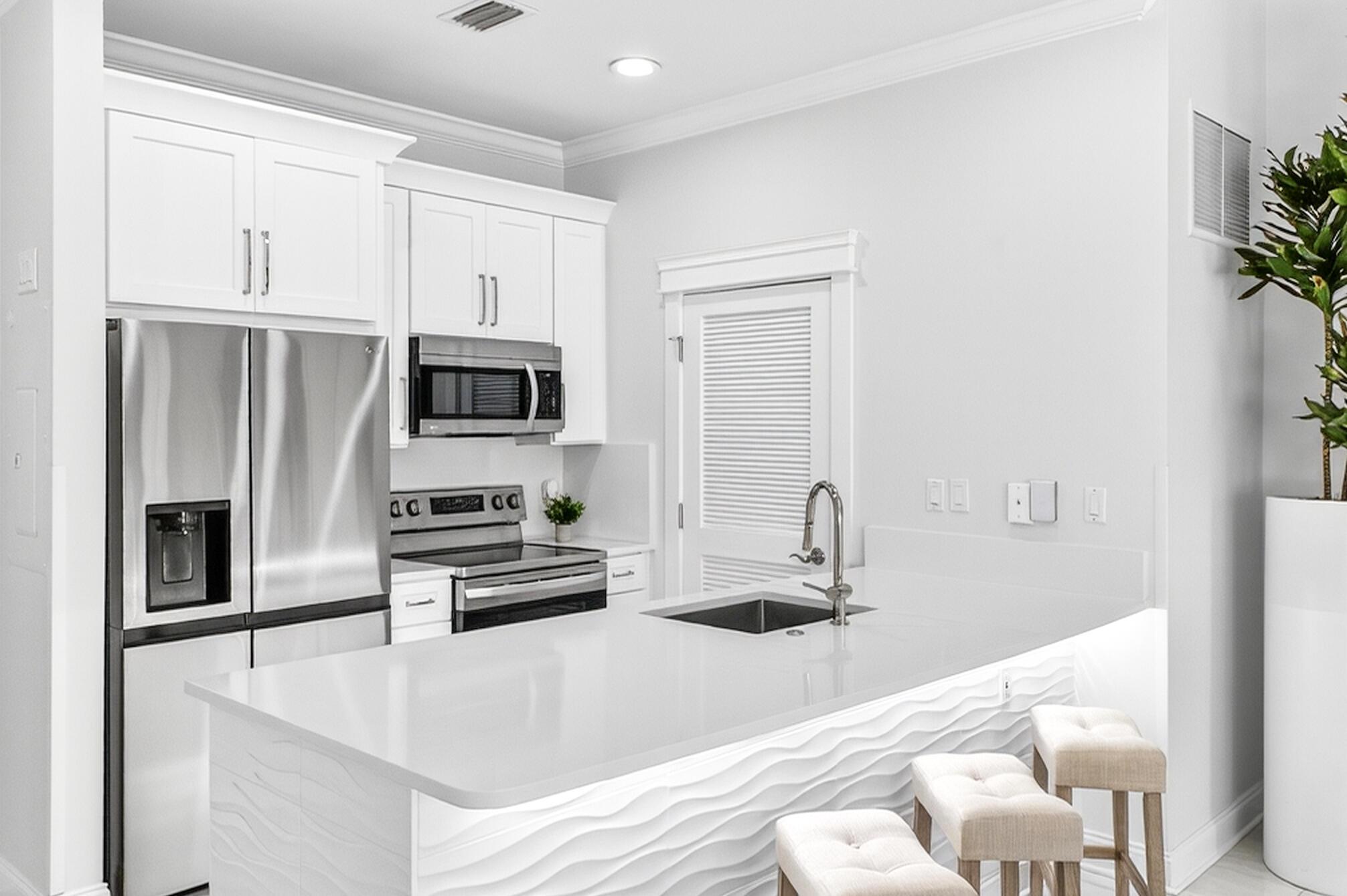 Image 4: Kitchen