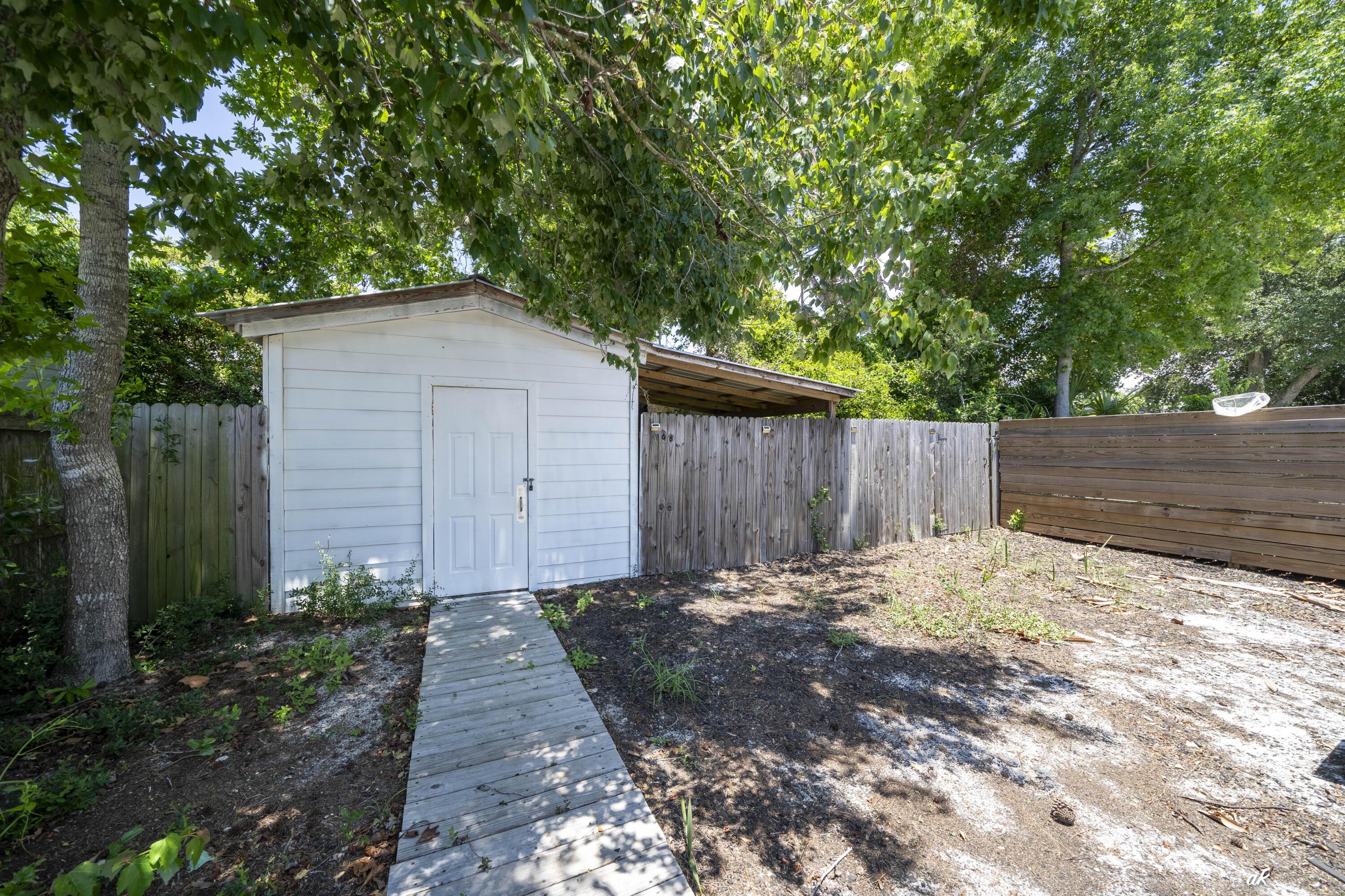 Image 3: Back Shed