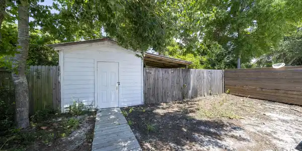 Image 3: Back Shed