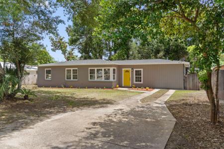 227 NE Staff Drive