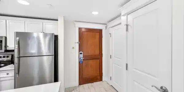 Image 2: Entry