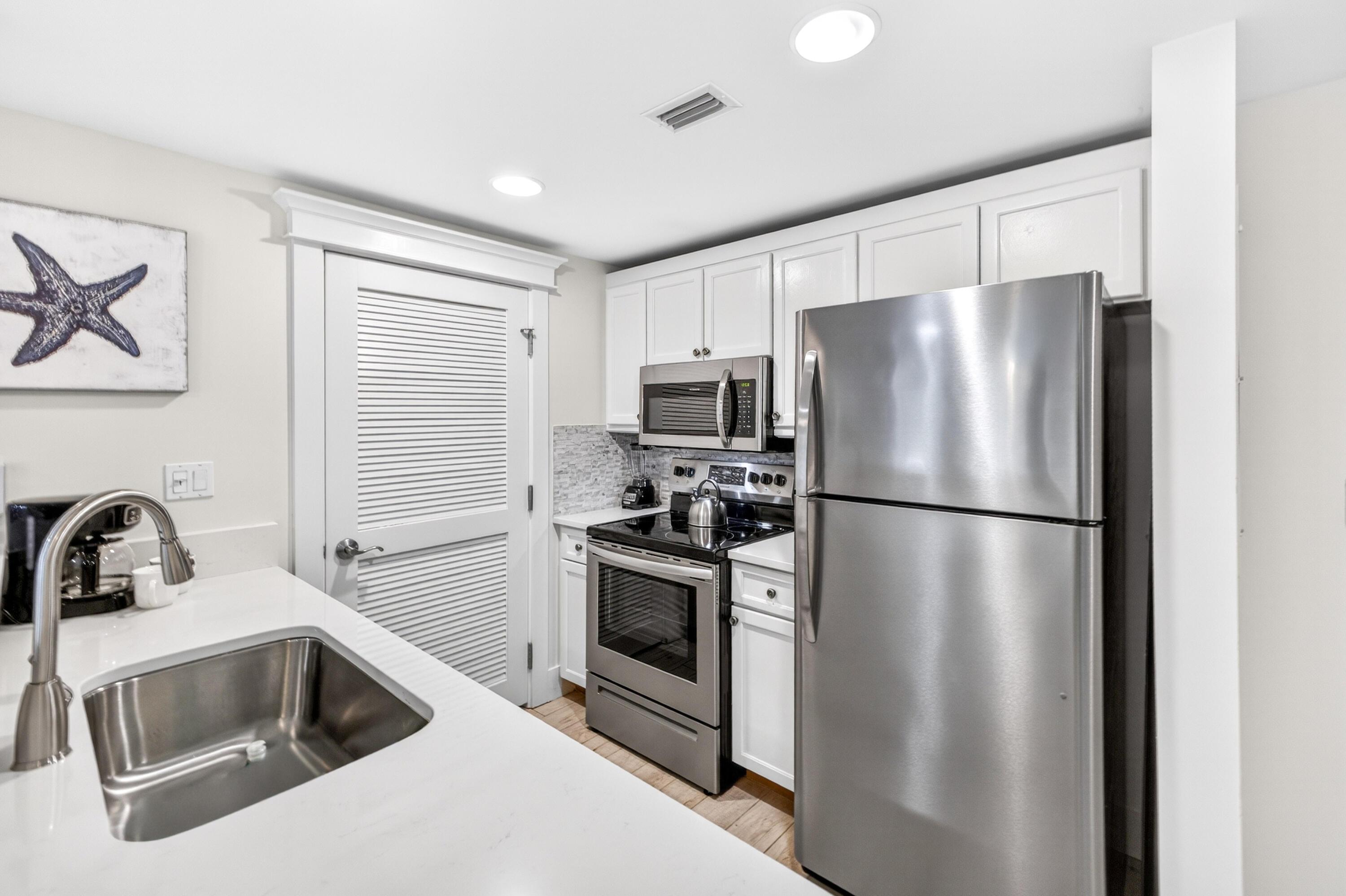 Image 3: Kitchen