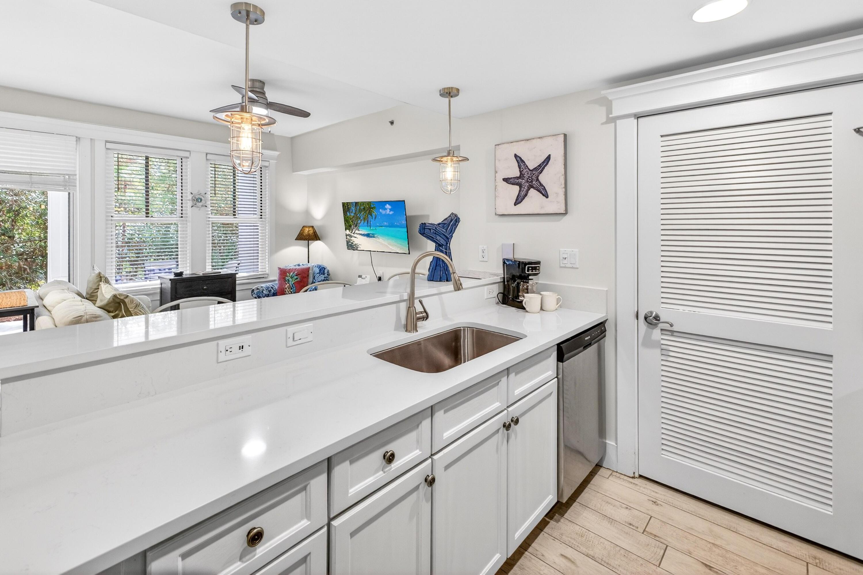 Image 4: Kitchen