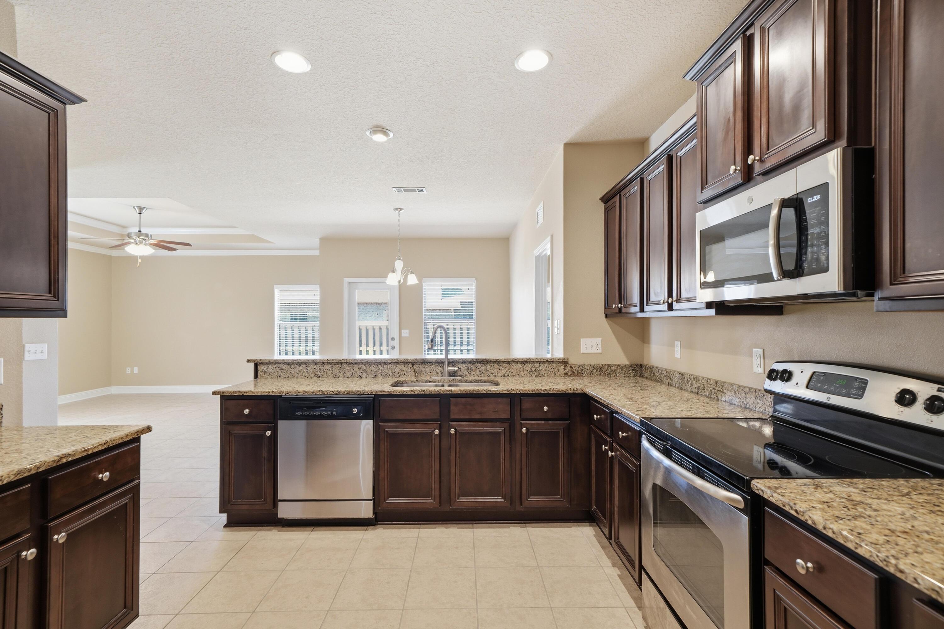 Image 3: Kitchen