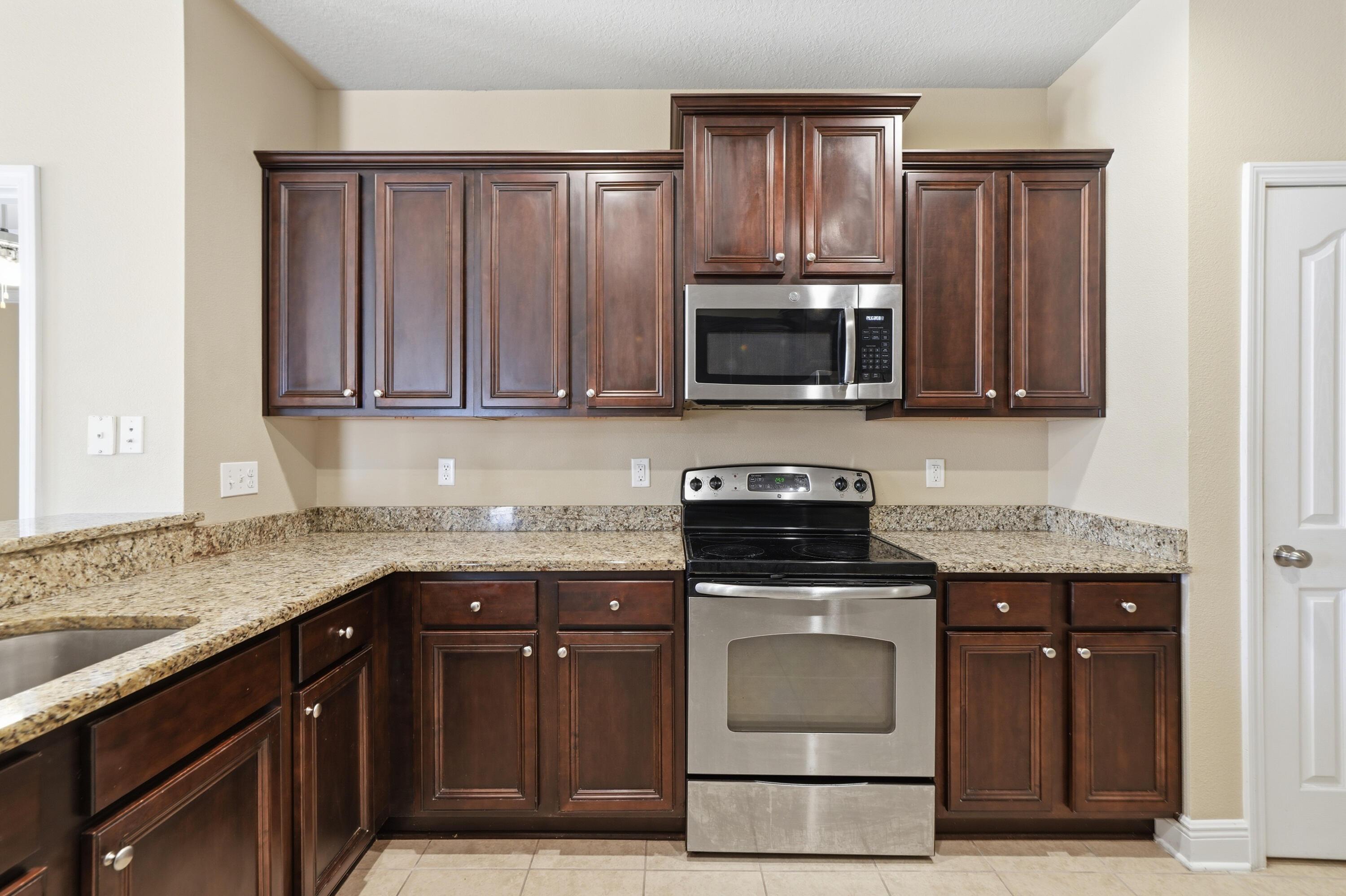 Image 4: Kitchen