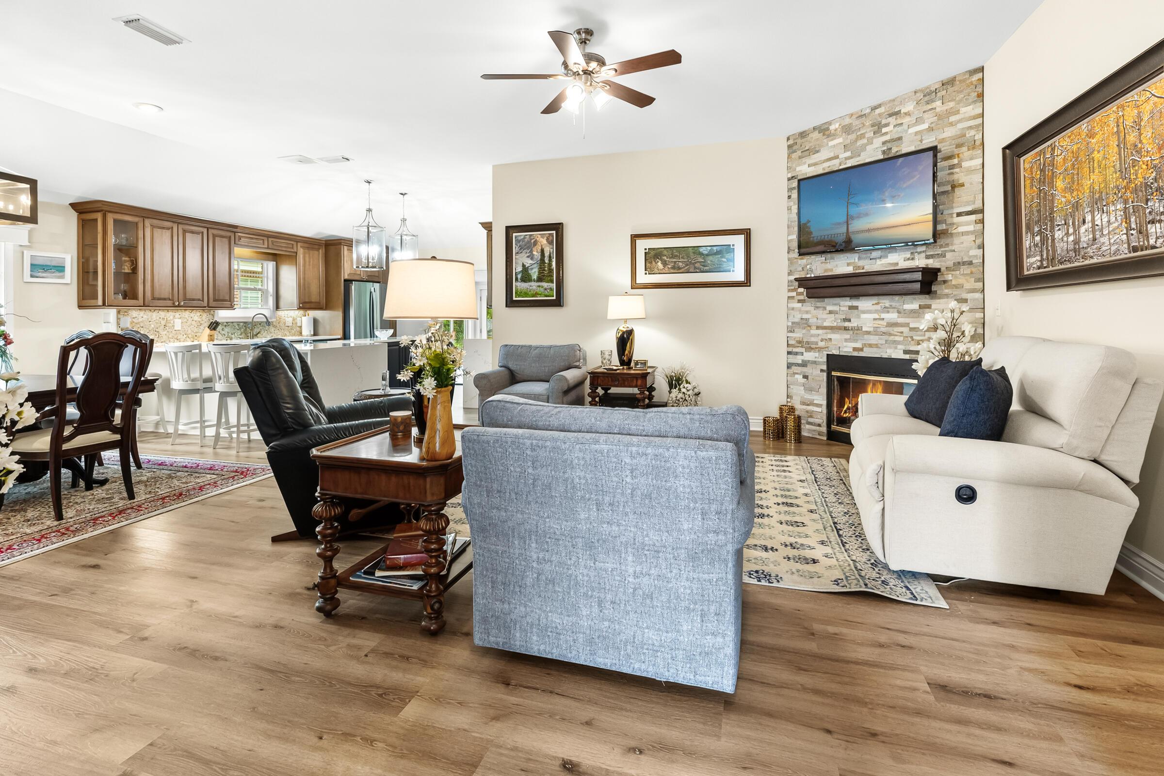 Image 3: Living open space