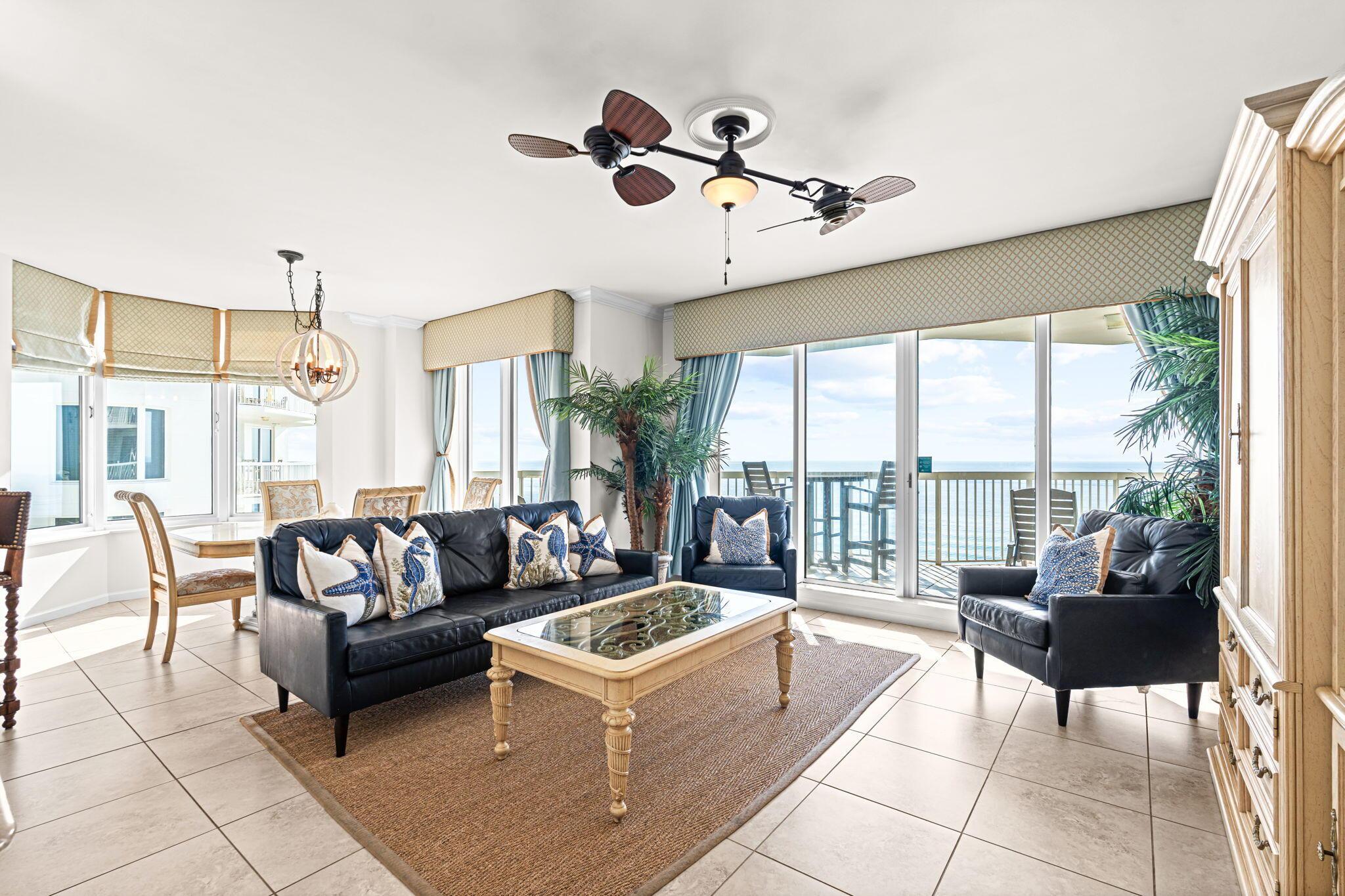 Image 4: Living Room