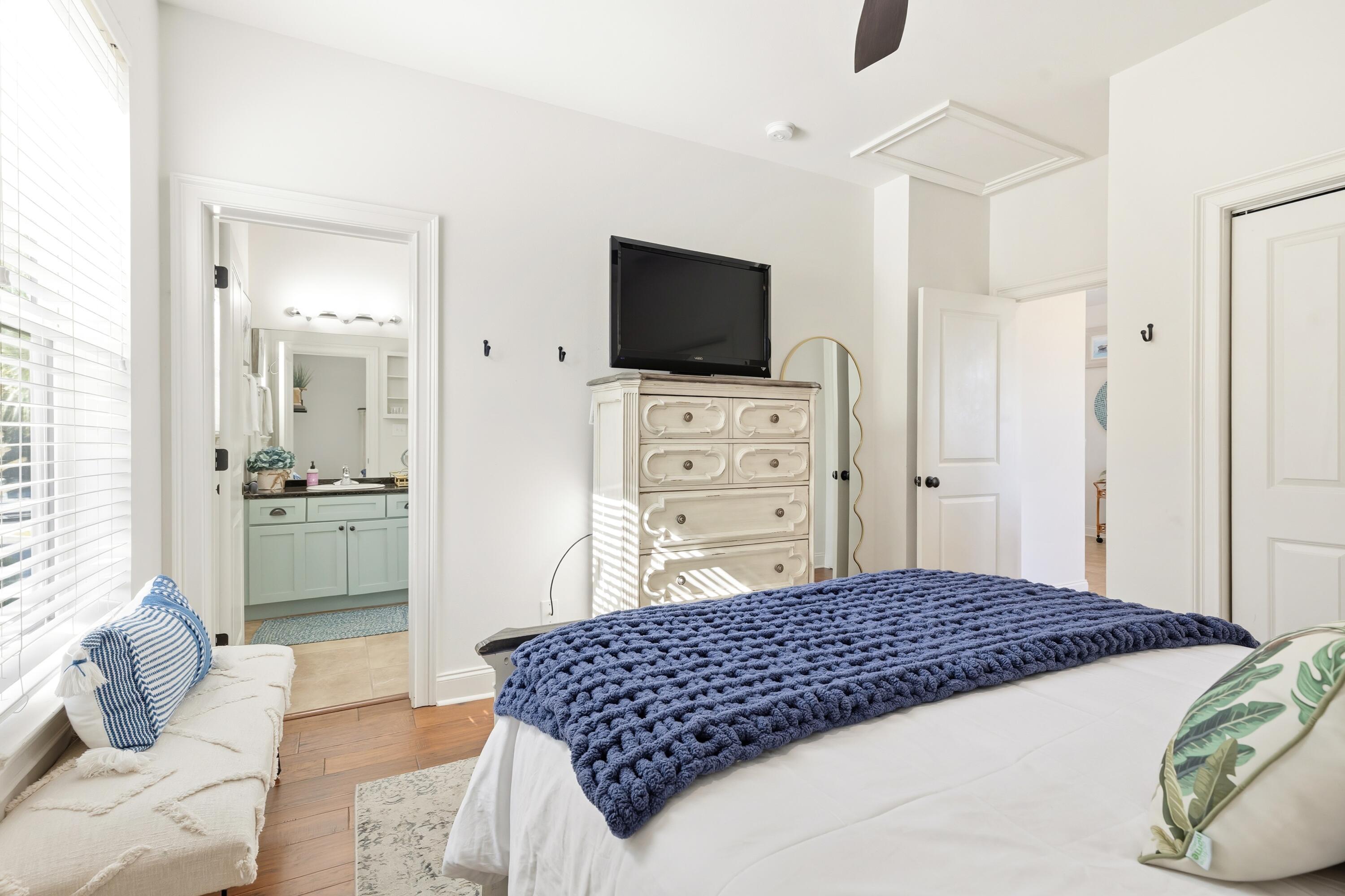 Image 4: Primary Bedroom