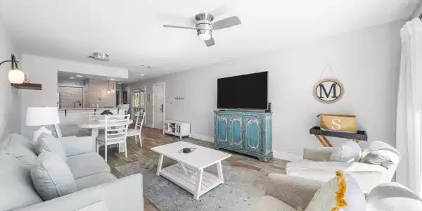 911 Harbour Pointe Lane