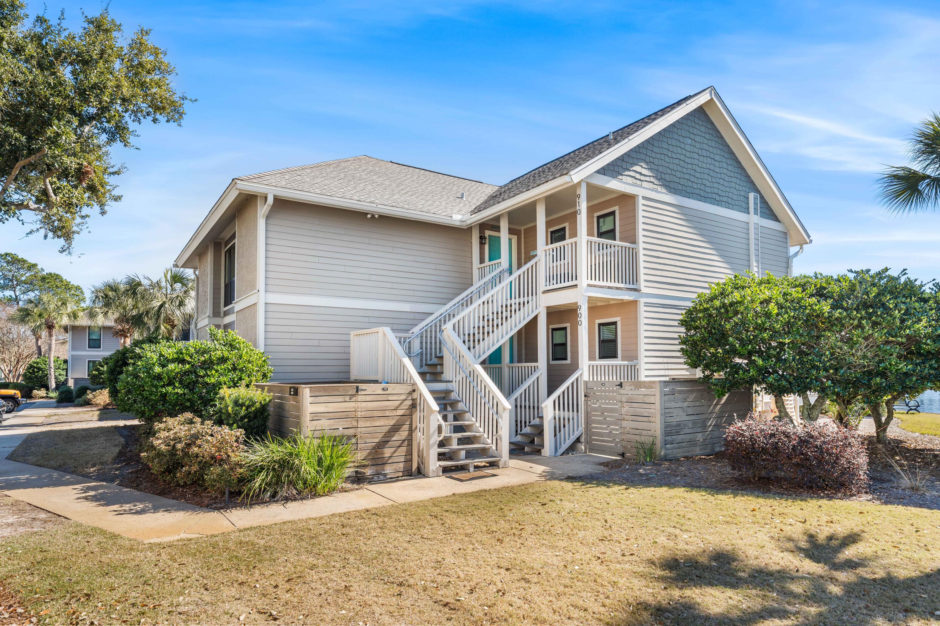 Image 3: 911 Harbour Pointe #912-37