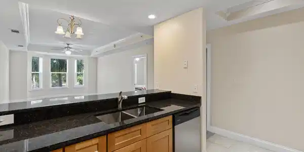 Image 4: Kitchen