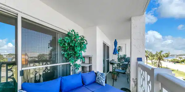 909 Santa Rosa Boulevard