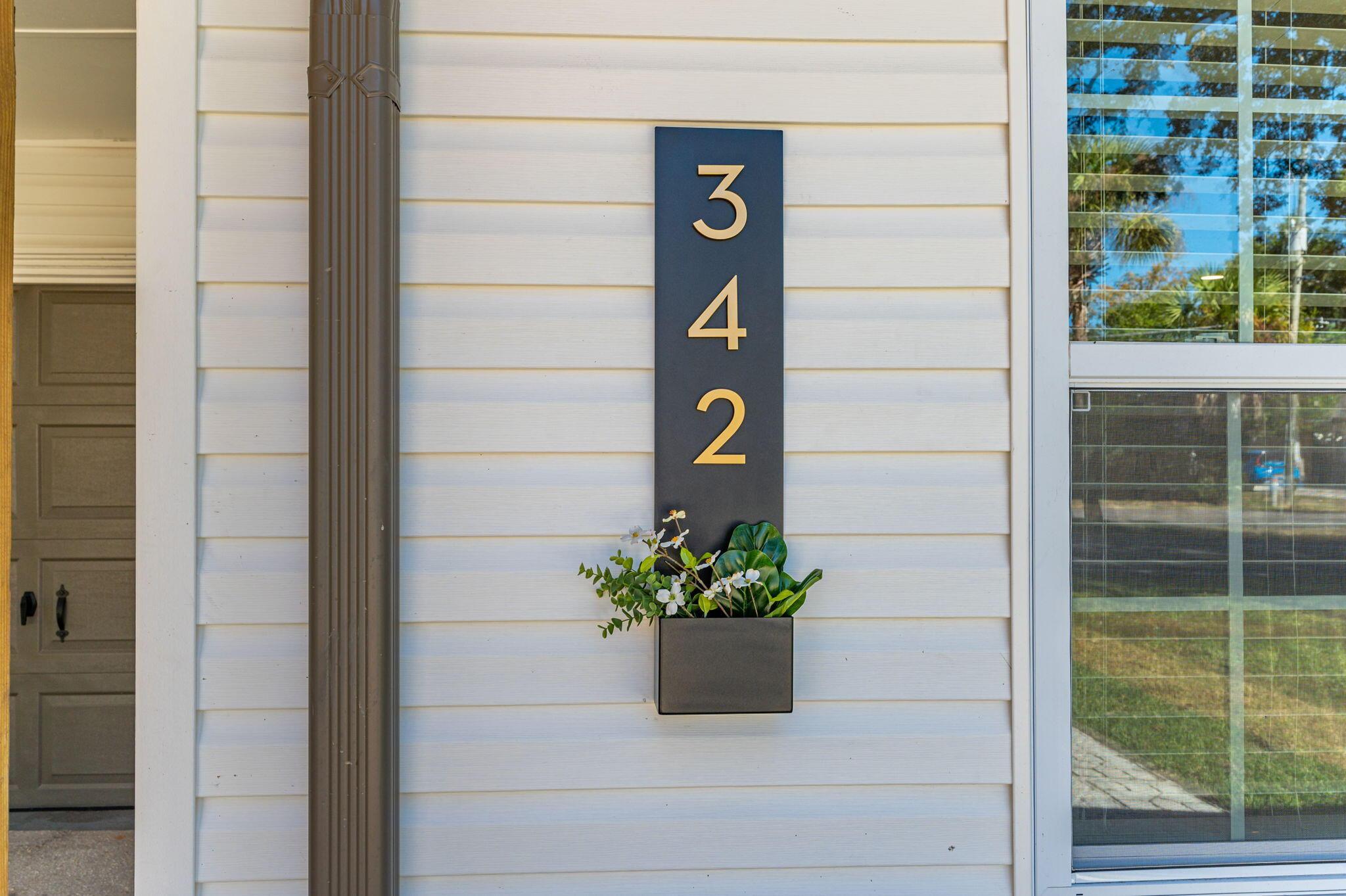 Image 2: 2-web-or-mls-342-hollywood-blvd-se