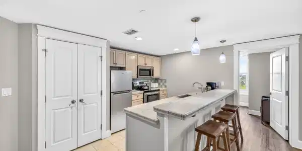 Image 2: Kitchen
