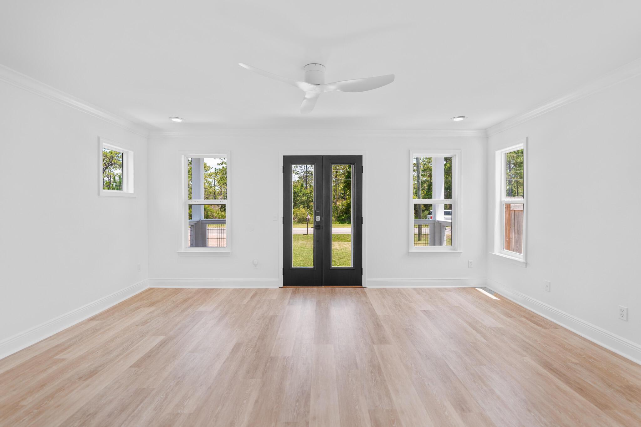 Image 4: 230 E Lamb Drive MLS 4