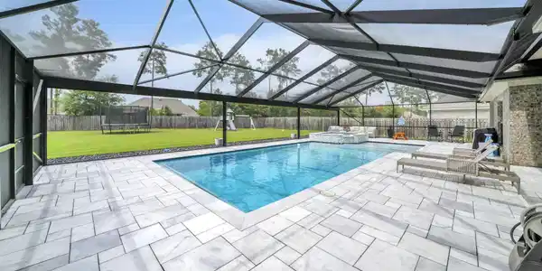 Image 4: Pool