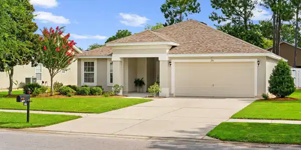 Image 2: 2-web-or-mls-PANHANDLE - 206 MIDDLEBURG