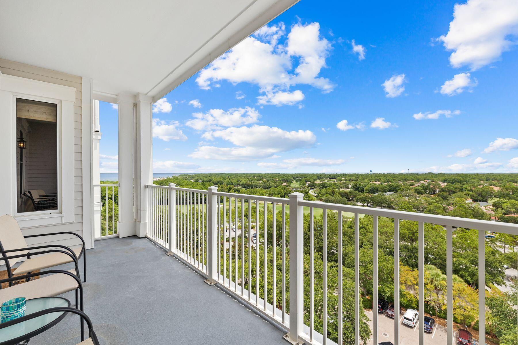 Image 2: Spacious 6.5'x16.5' Balcony