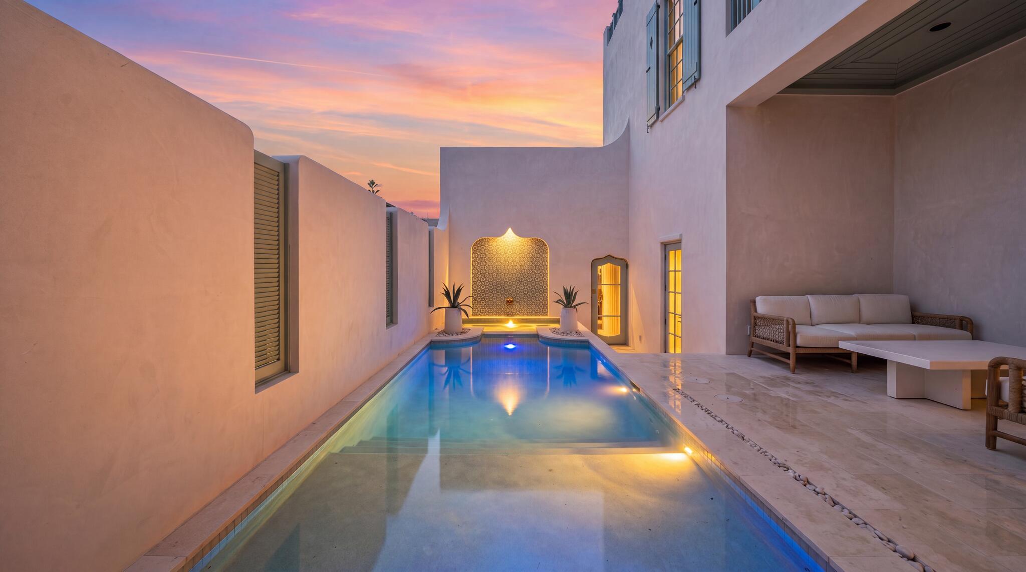 Image 2: Pool & Spa