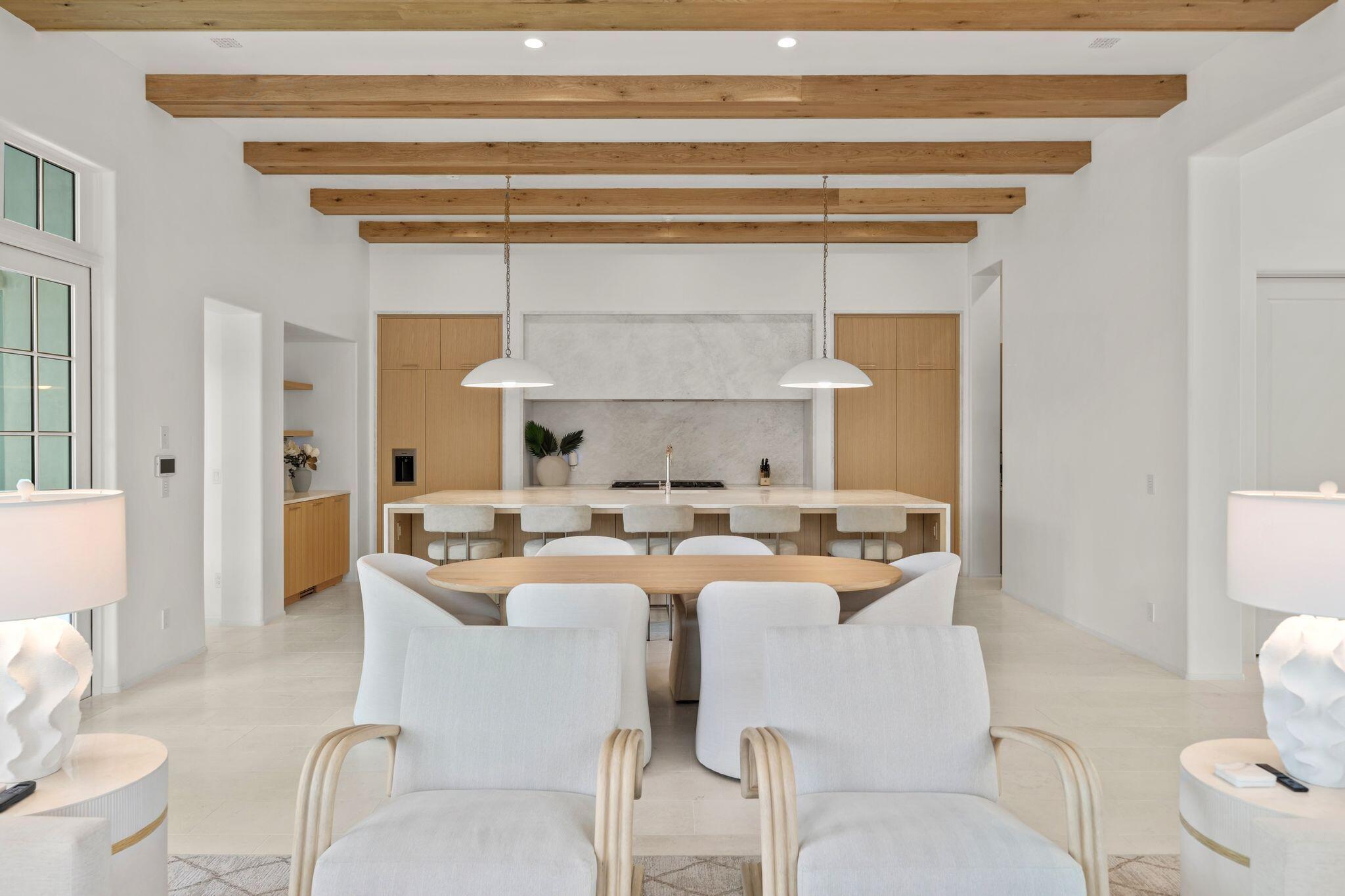 Image 4: Dining Area & Kitchen