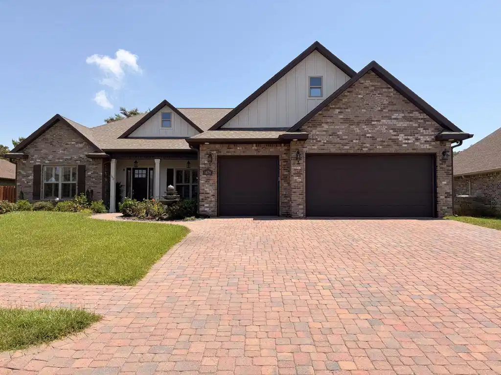 Image 1: Exterior Front
