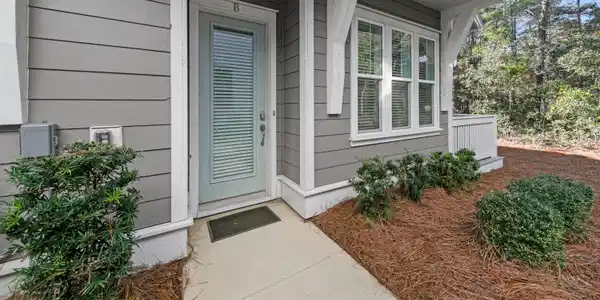 Image 2: End Unit Townhome