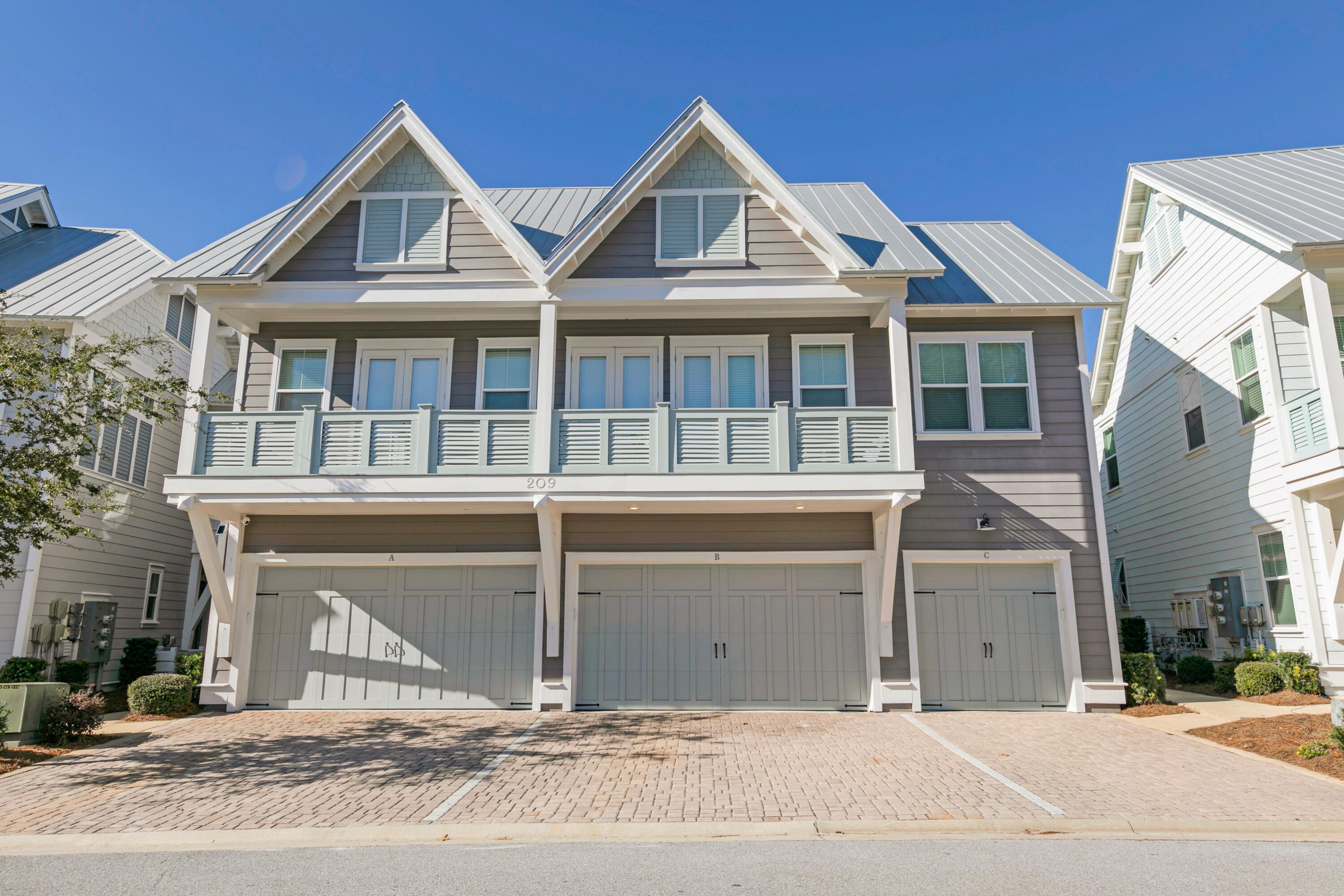 Image 3: End Unit Townhome