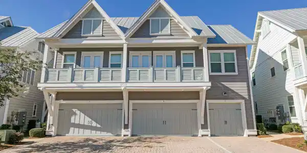 Image 3: End Unit Townhome