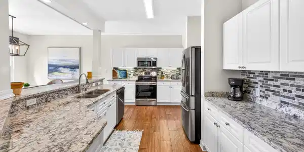 Image 3: Kitchen