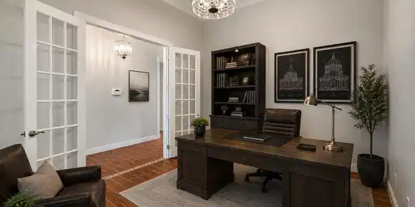 Image 4: Office