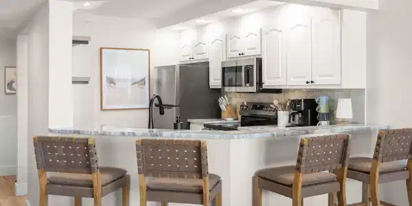 Image 4: Kitchen