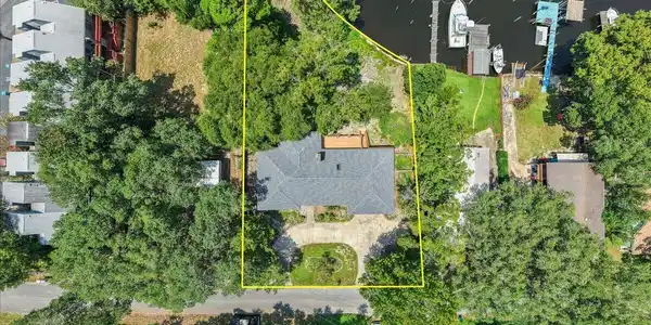 Image 3: 72-212 White St-Niceville-72