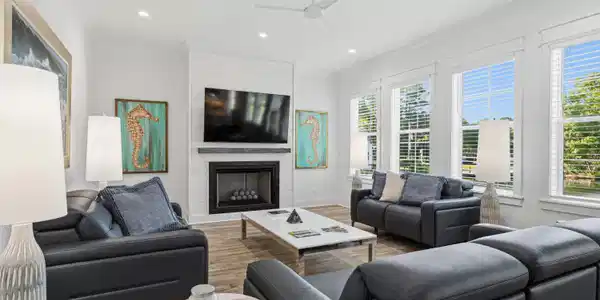 Image 2: 35ParadiseDr_12