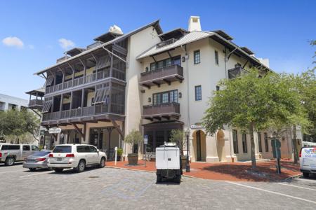 78 N Barrett Square