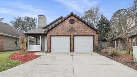 214 Parkwood Circle